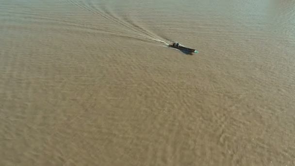 Luchtfoto Van Lange Staart Boot Draait Chao Praya Rivier Bangkok — Stockvideo