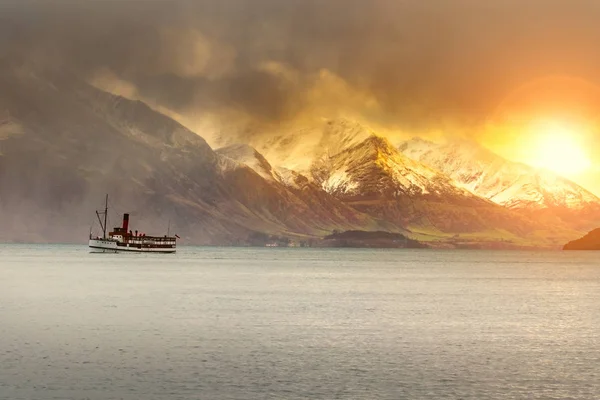 Touristenboot Kreuzt Lake Wakatipu Queenstonw Südland Neuseeland — Stockfoto