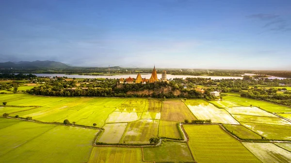 Vysoký Úhel Pohledu Wat Thum Saue Nejoblíbenější Náboženství Cestování Kančanaburi — Stock fotografie