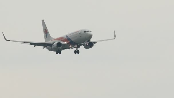 Malaysia Flygbolag Inflygning För Landning Till Suvarnbhumi Flygplats Bangkok Thailand — Stockvideo