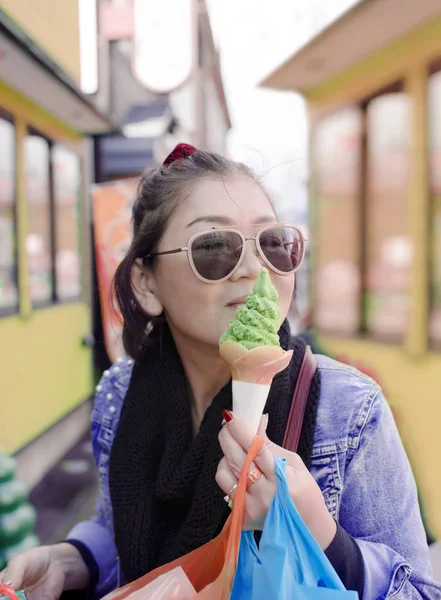 Asian Woman Eating Green Tea Icecream Otaru Street Hokkaido Japan — Stock Photo, Image