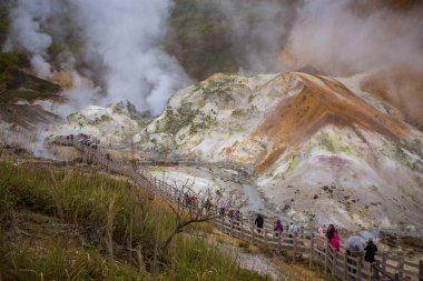 Hokkaido Japonya - october6, 2018: turistik jigokudani için çok sayıda sıcak bahar valley Hokkaido'da sapporo