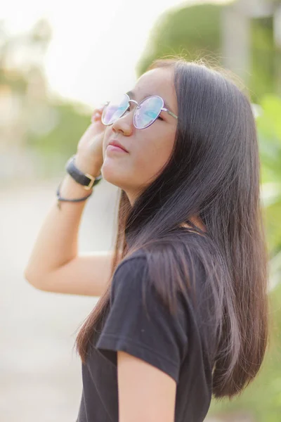 Gesicht Des Lustigen Asiatischen Teenagers Mit Brille — Stockfoto