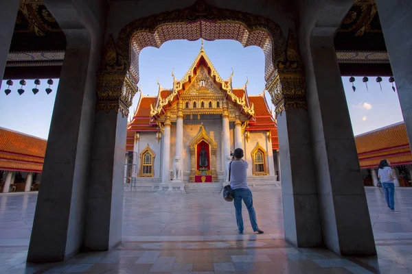 Bangkok Thailand October27 2018 Tourist Taking Photograph Wat Benchamabophit One — Stock Photo, Image