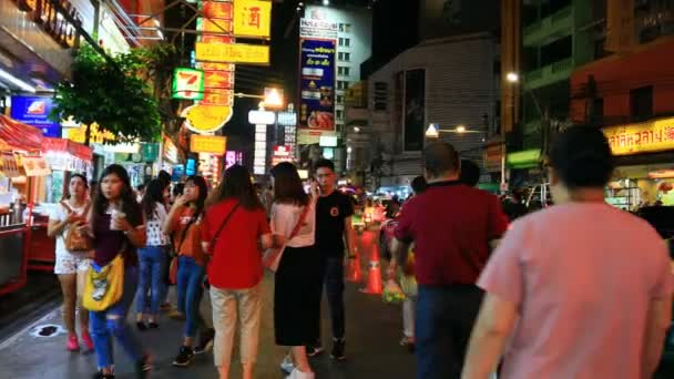 Bangkok Tailandia Octubre27 2018 Gran Número Turistas Caminando Carretera Yaowarat — Vídeo de stock