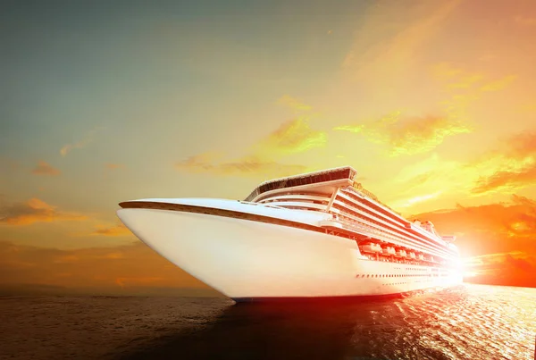 Navire Croisière Luxe Dessus Mer Avec Coucher Soleil Fond Ciel — Photo