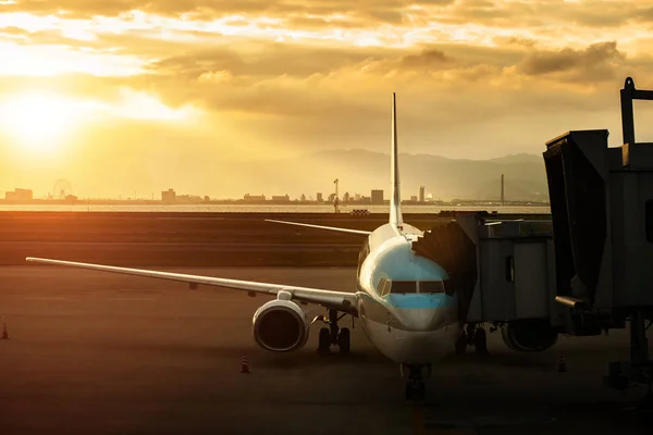 Avión Pasajeros Acercarse Carga Que Pertenece Antes Salida Terminal Del — Foto de Stock