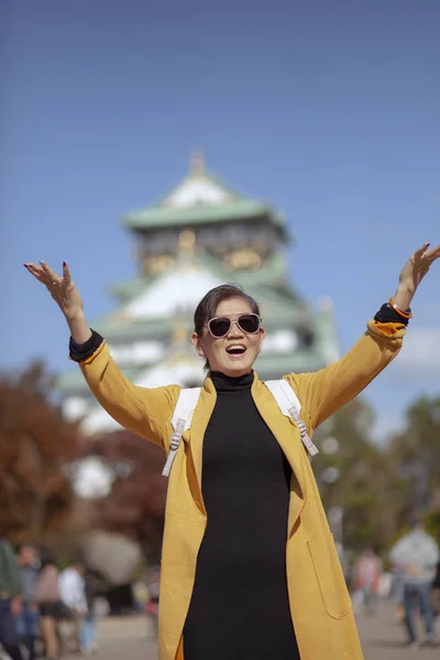 Asiático Viajando Mujer Felicidad Emoción Frente Osaka Castillo Uno Más — Foto de Stock