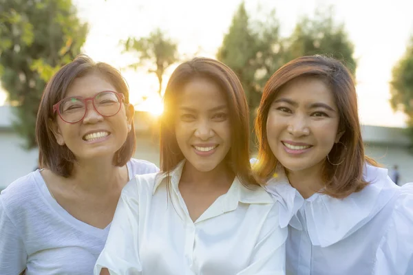 Три Азіатські Жінки Друг Щастя Емоції Час Відпустки — стокове фото