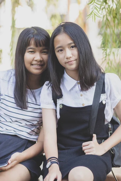 Dwa Azjatyckie Nastolatek Uśmiechnięta Twarz Szczęście Emocje Wakacje Czas — Zdjęcie stockowe