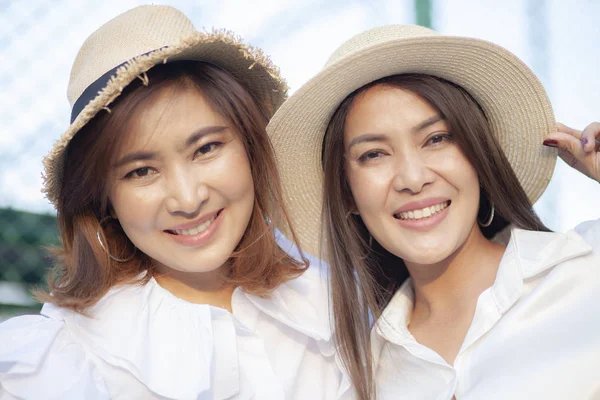 Primer Plano Cara Toothy Sonriente Cara Asiática Joven Mujer Vacaciones —  Fotos de Stock