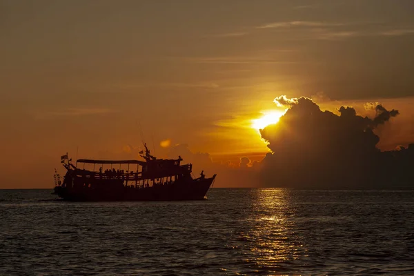 Τουριστική Βάρκα Καταδύσεις Επιπλέουν Στο Koh Tao Λιμάνι Ένα Από — Φωτογραφία Αρχείου