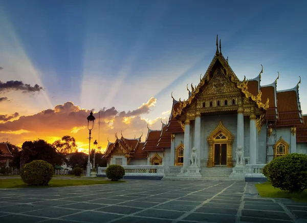 Hermoso Cielo Puesta Del Sol Wat Benchamabophit Templo Mármol Uno — Foto de Stock