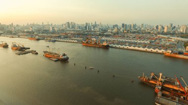 chaopraya nehir ve nakliye port bangkok Tayland havadan görünümü
