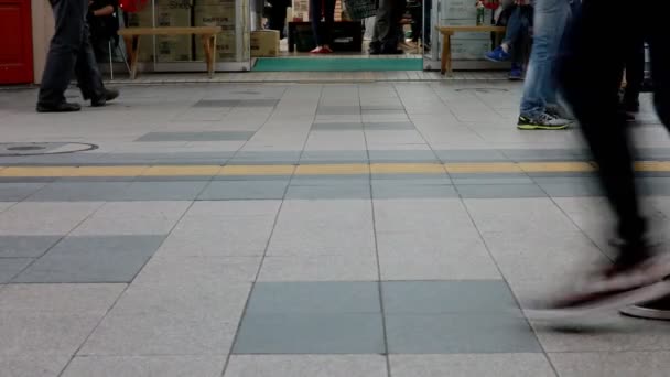 日本北海道札幌市街头行走的人们 — 图库视频影像