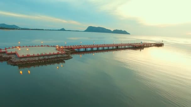 タイ南部のプルチャップ カーンの古い桟橋の空中観測 — ストック動画