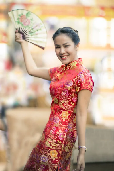 Азиатская Женщина Китайской Женщине Традиционной Одежды Зубастый Улыбающийся Лицо Yaowarat — стоковое фото