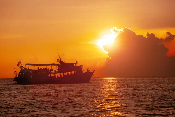 Touristisches Tauchboot Und Wunderschöner Sonnenuntergang Auf Koh Tao Thailand — Stockfoto