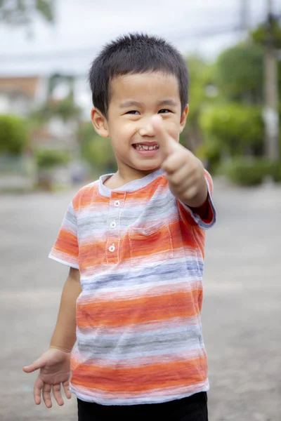 Lachende gezicht geluk emotie van Aziatische kinderen — Stockfoto