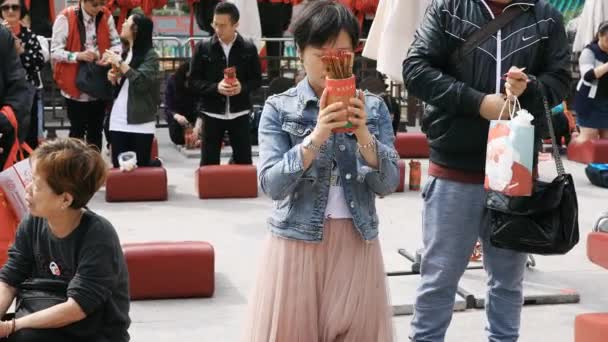 Hong Kong China March16 2019 Asian Woman Holding Fortune Stick — Stock Video