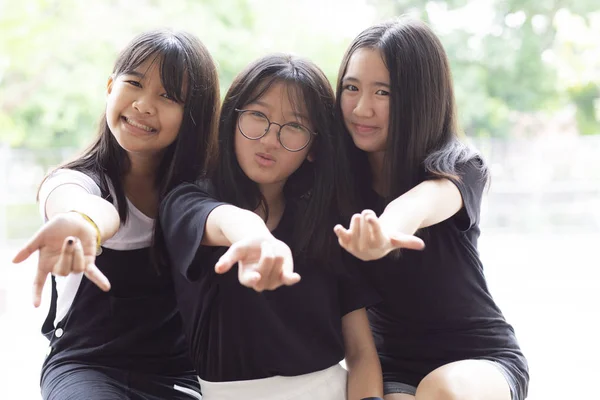 Alegre de tres asiático adolescente felicidad emoción —  Fotos de Stock