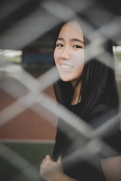 牙齿微笑脸的亚洲青少年放松情感 — 图库照片