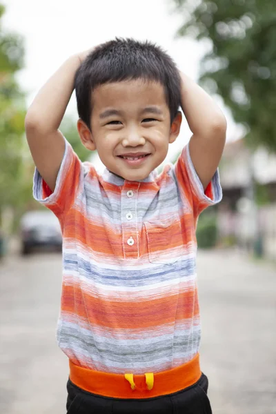 Toothy smiling face happiness emotion of asian children standing — Stock Photo, Image