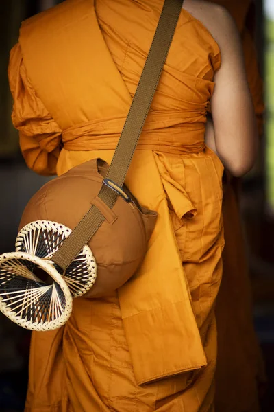 Thai Buddhist Monk och religion kläder — Stockfoto