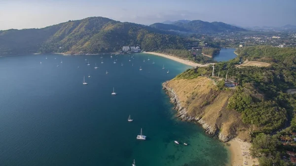 Nádherná vyhlídková pláž Naiharn plážový Phuket jih Thajska — Stock fotografie