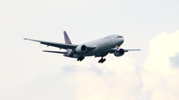 Тай Самолета Подход Посадки Suvarnbhumi Аэропорта Бангкок Таиланд — стоковое видео