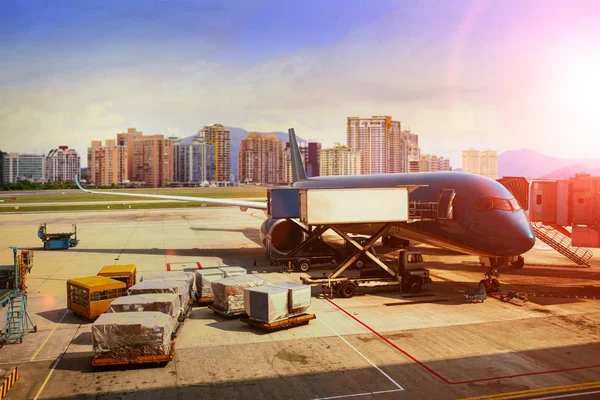 Ladings vliegtuig laden voor logistieke en transportbedrijven — Stockfoto