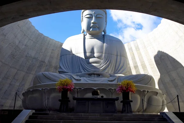 Hokkaido japon - 8octobre2018 : statue bouddhiste japonaise en hil — Photo