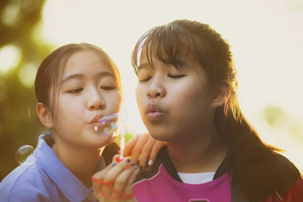 Asian teenager relaxing with soup bubble against beautiful sun l — Stock Photo, Image