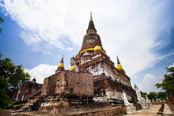 Wat yai chai mongkol chrám v ayutthaya světového dědictví — Stock fotografie