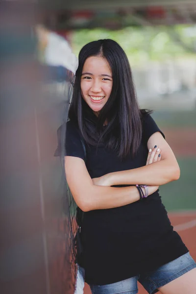 Zahm Lächelndes Gesicht Asiatischer Teenager Glücksgefühle — Stockfoto