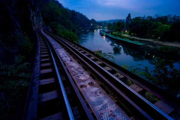 カンチャナブリの死の鉄道第二次世界大戦タイ西部の歴史的場所 — ストック写真