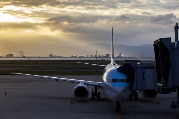 Osobní Letadlo Připravuje Odletu Japonska Letiště Oscaka — Stock fotografie
