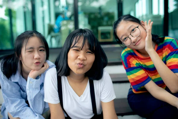 Três Asiático Adolescente Felicidade Rosto — Fotografia de Stock