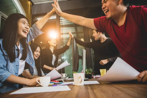 Felicità Squadra Freelance Ufficio Familiare — Foto Stock