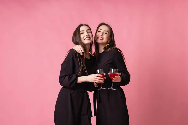 Two Beautiful Girls Twins Celebrate Corporate New Year Party Drinking — Stock Photo, Image