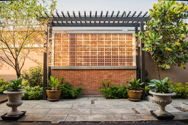Design Decoratieve Tuin Rond Het Huis — Stockfoto