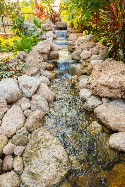 Jardin Décoratif Ruisseau Autour Maison — Photo