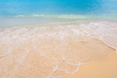 Kum ve tropikal Beach Phuket Tayland adlı okyanusta