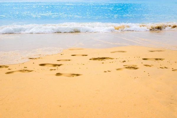 Huella en la arena en la playa de Tailandia — Foto de Stock