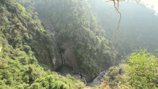 Deep Forest Schöner Wasserfall Haew Narok Abgrund Der Hölle Wasserfall — Stockvideo