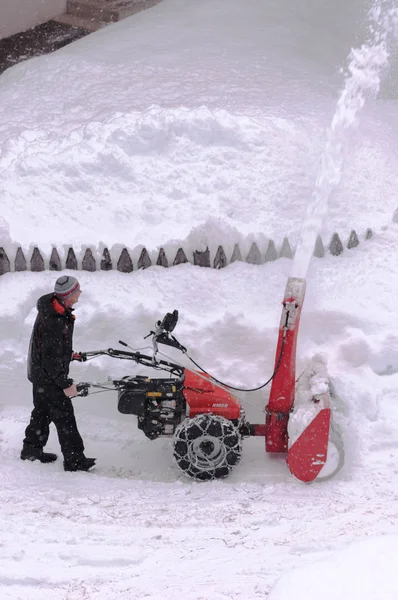 Heinfels Tirol Rakousko 2019 Man Vzlétne Sněhu Sněhový Pluh Vysoký Stock Snímky