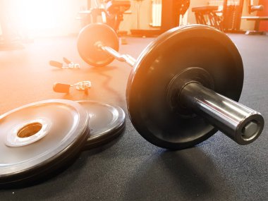 Spor salonunda eğitim için gerekli malzemeler.