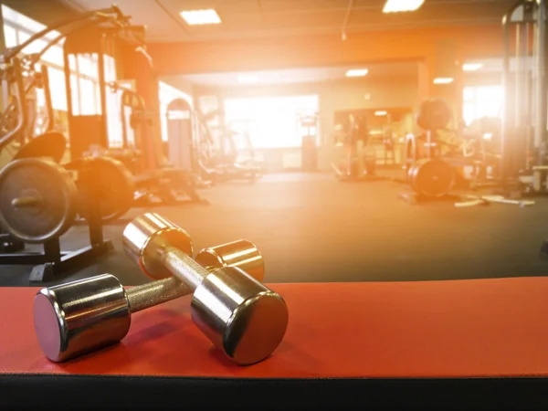 Spor salonunda eğitim için gerekli malzemeler.