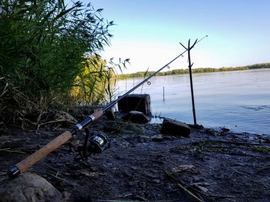 Volga Üzerinde Rusya'da nehir üzerinde iplik balıkçılık