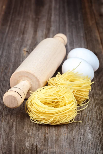 Pasta Vermicelli Huevos Accesorios Cocina Sobre Fondo Madera —  Fotos de Stock